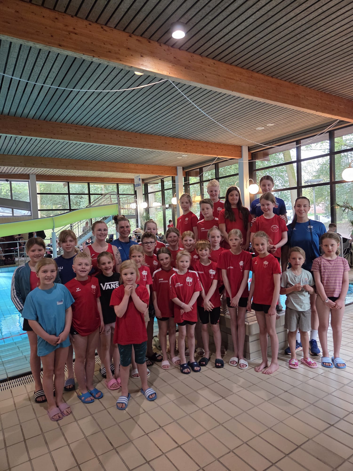 Medaillengewinne und 90 Bestzeiten beim Palaismeeting Rastede